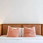 Amaro - Elegant 2 Bedroom Apartment In Alcantara
