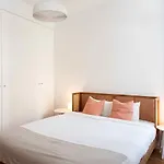 Amaro - Elegant 2 Bedroom Apartment In Alcantara